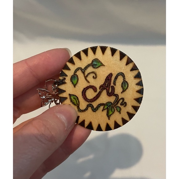 🌸✨New Handcrafted Handmade Wood Burned Butterfly Monogram A Keychain - Picture 3 of 9